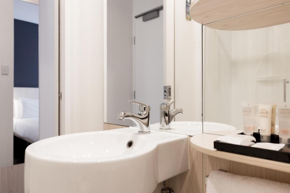 Room image 4